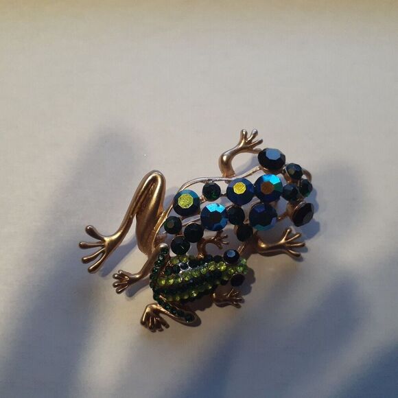 Vintage Winwest Frog Frogs Brooch Pin AB Rhinestones Green Blue Gold Tone - Picture 2 of 6